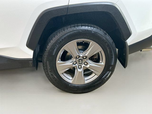Used 2023 Toyota RAV4 XLE AWD/4WD image 6