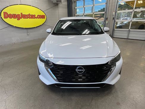 Used 2024 Nissan Sentra SV FWD image 8