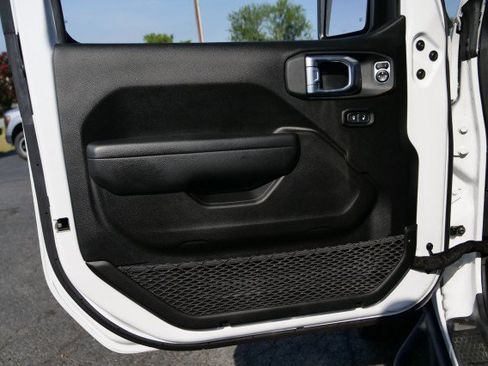 Used 2024 Jeep Gladiator Rubicon w/ Technology Group AWD/4WD image 31