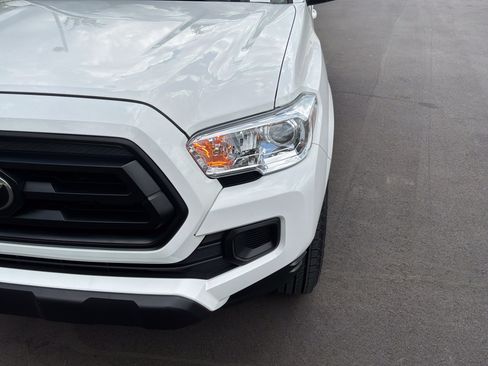 Used 2022 Toyota Tacoma SR AWD/4WD image 6