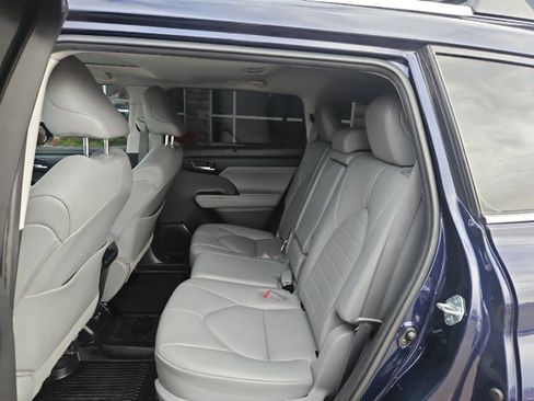 Used 2021 Toyota Highlander XLE image 20