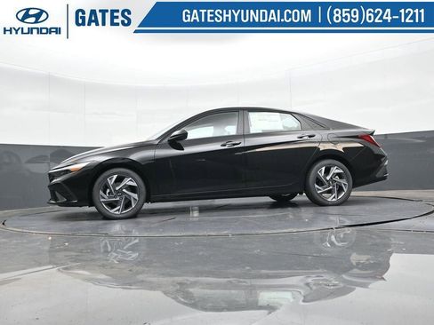 New 2025 Hyundai Elantra Sport FWD image 37
