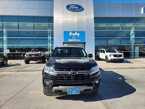 Used 2022 Chevrolet Colorado Z71 AWD/4WD image 2
