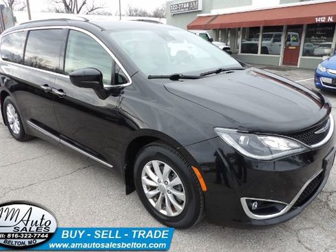 Used 2018 Chrysler Pacifica Touring-L w/ Advanced Safetytec Group image 7