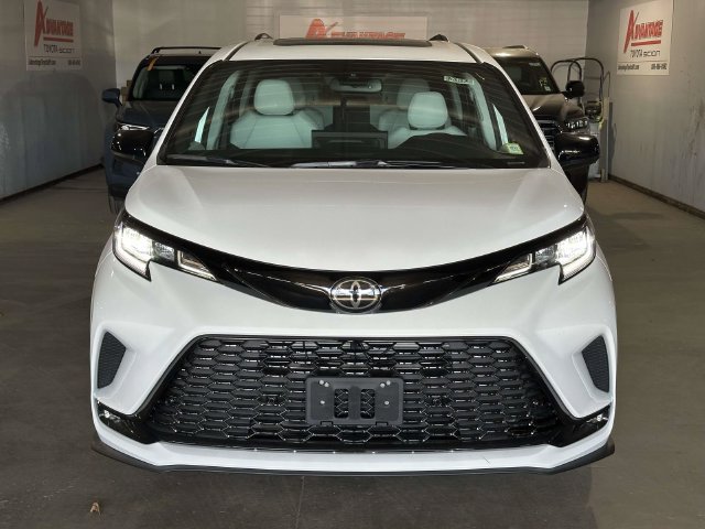 New 2026 Toyota Sienna XSE AWD/4WD image 2