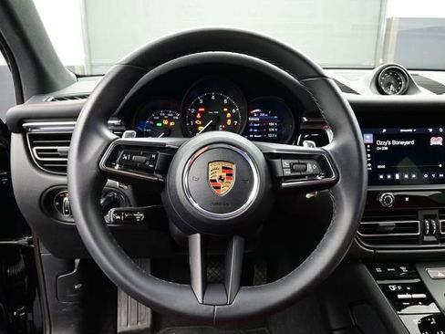 Certified 2025 Porsche Macan AWD/4WD image 8