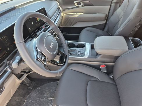 New 2026 Kia Carnival FWD image 10