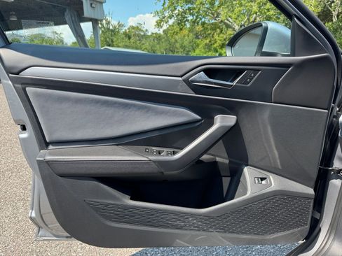 Used 2025 Volkswagen Jetta SE image 20