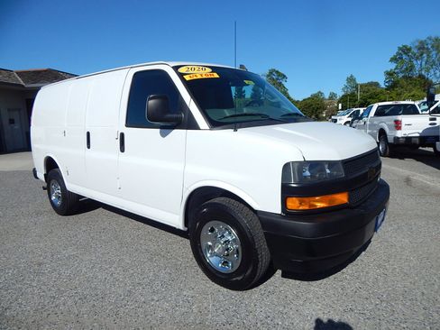 Used 2020 Chevrolet Express 2500 image 10