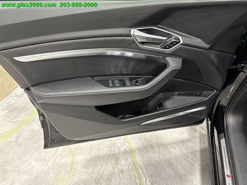 Used 2021 Audi e-tron Premium Plus image 25
