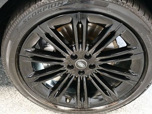 Used 2025 Land Rover Range Rover Long Wheelbase SE AWD/4WD image 22