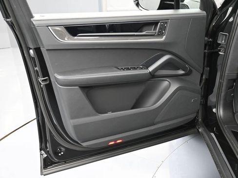 New 2026 Porsche Cayenne Turbo AWD/4WD image 15