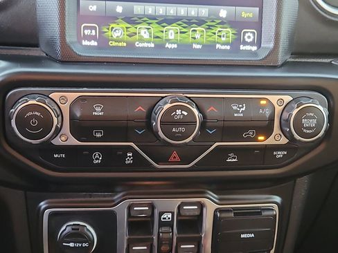 Certified 2021 Jeep Gladiator Overland w/ Popular Equipment Package AWD/4WD image 27