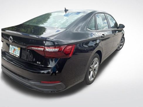 Used 2022 Volkswagen Jetta SE FWD image 4