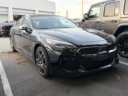 Used 2022 Kia Stinger GT1 RWD image 3