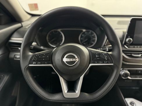 Used 2024 Nissan Altima 2.5 SV image 18