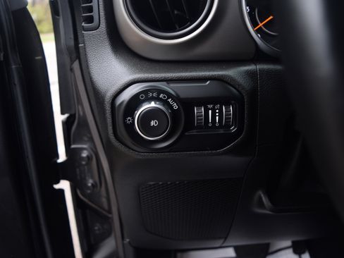 Used 2018 Jeep Wrangler Unlimited Sport S image 7