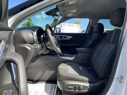 Certified 2025 Chevrolet Blazer LT w/ Convenience Package image 10