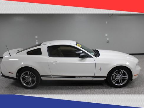 Used 2010 Ford Mustang Premium image 2