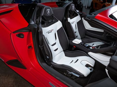 Used 2024 Lamborghini Huracan EVO AWD/4WD image 39