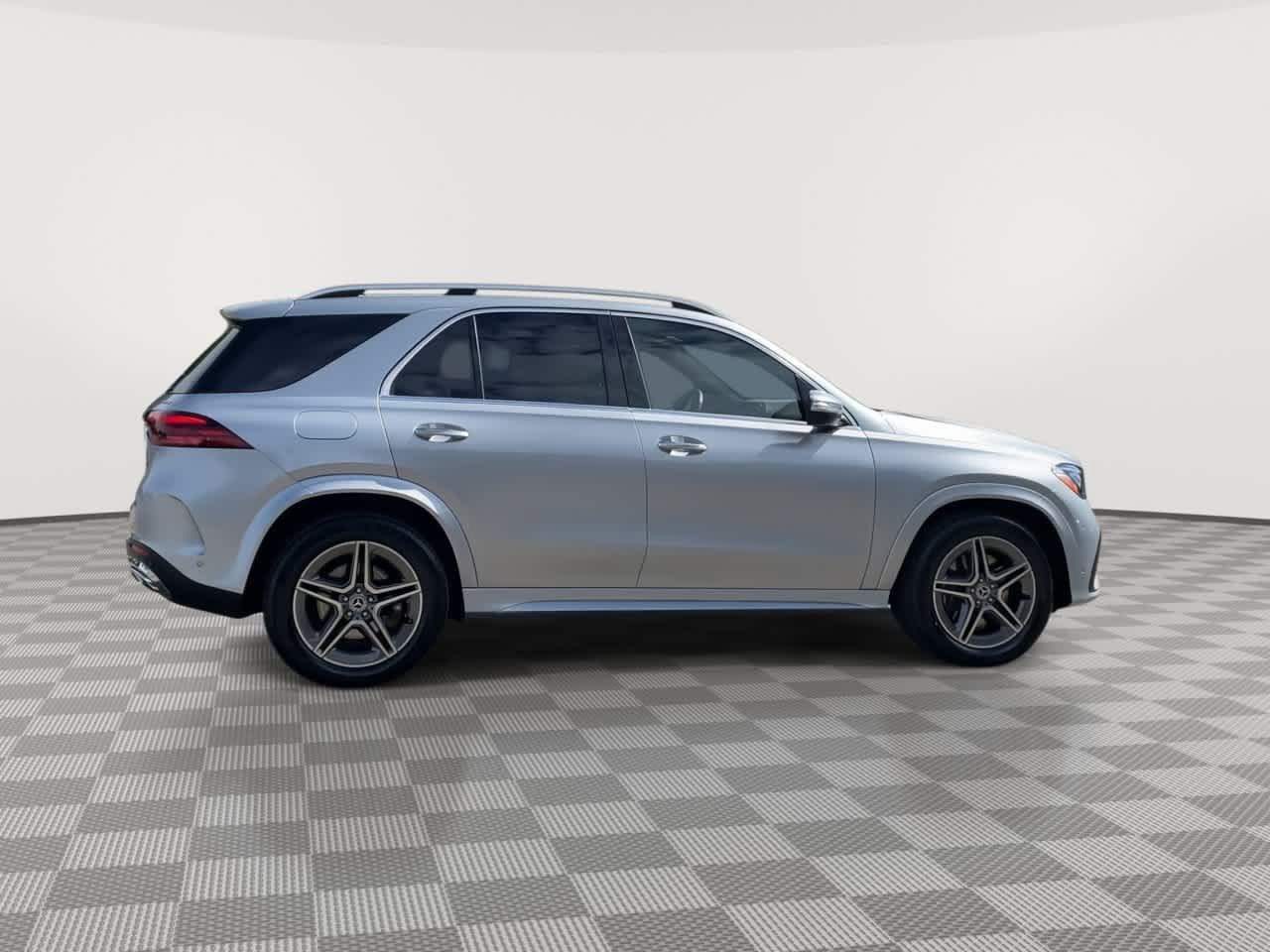 Used 2024 Mercedes-Benz GLE 450e 4MATIC image 9