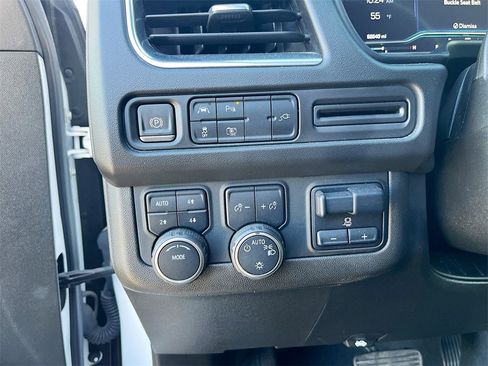 Used 2022 Chevrolet Suburban RST w/ Luxury Package image 10