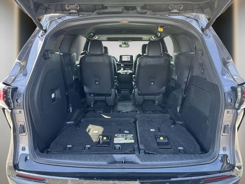 Used 2022 Toyota Sienna XSE w/ XSE Plus Package FWD image 12
