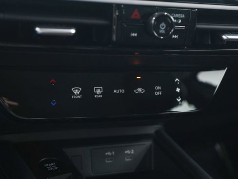 Used 2025 Nissan Kicks SR image 22