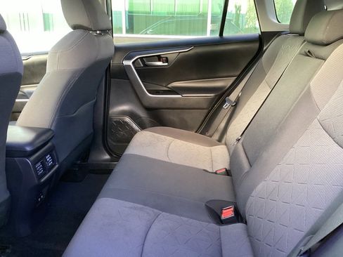 Used 2020 Toyota RAV4 XLE w/ Convenience Package image 5