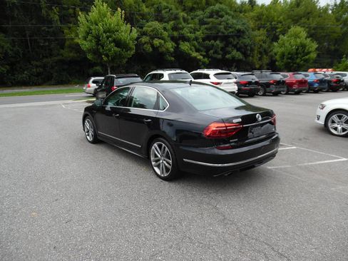Used 2017 Volkswagen Passat 1.8T R-Line FWD image 3