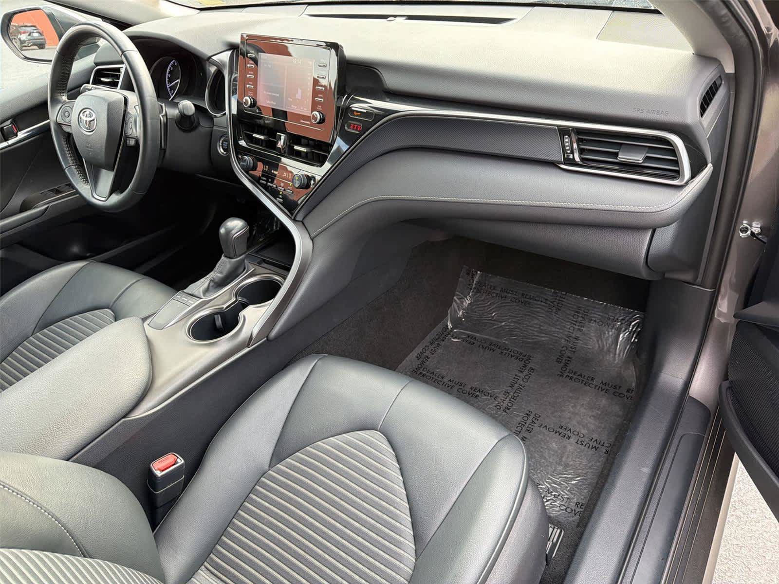 Used 2022 Toyota Camry SE w/ Convenience Package FWD image 13