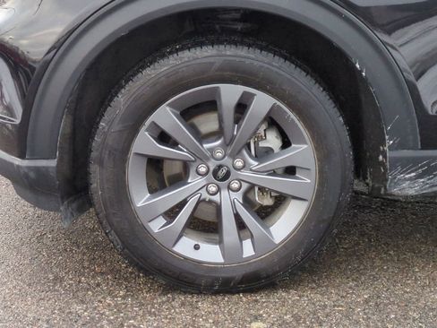 Used 2022 Ford Explorer XLT w/ Equipment Group 202A image 14