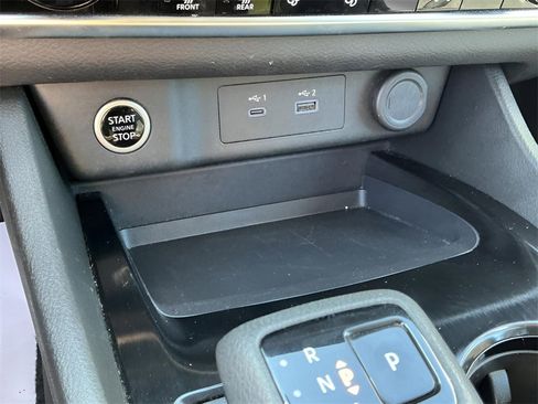 Used 2023 Nissan Rogue SV image 34