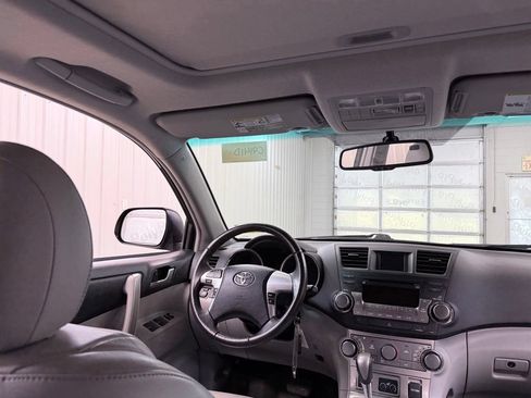 Used 2012 Toyota Highlander SE w/ Tow Pkg AWD/4WD image 27