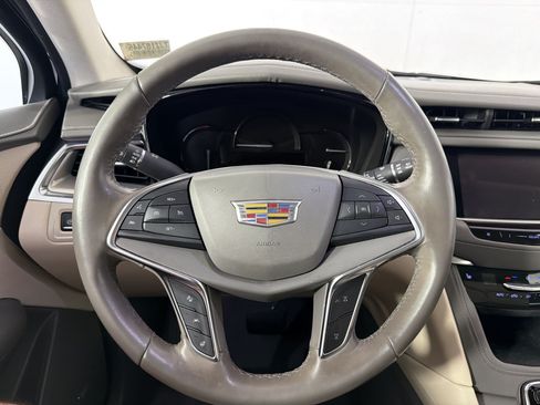 Used 2018 Cadillac XT5 Luxury w/ Driver Awareness Package FWD image 11