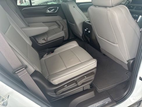 Used 2024 GMC Yukon SLT w/ SLT Luxury Package RWD image 18