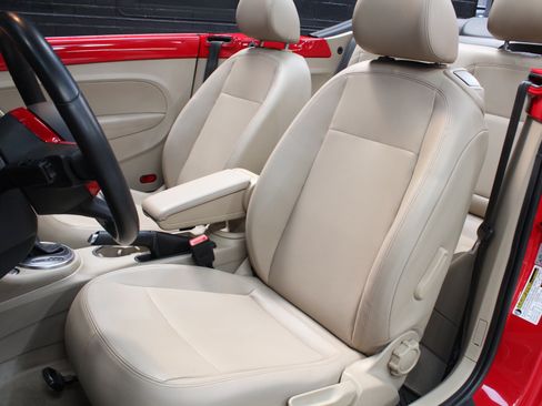 Used 2014 Volkswagen Beetle TDI FWD image 42