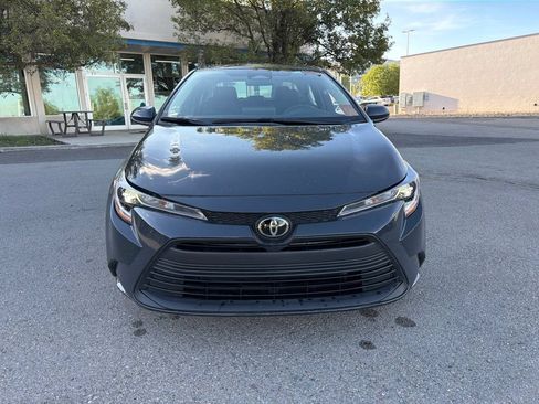 Used 2025 Toyota Corolla LE FWD image 2