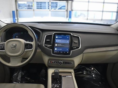 Used 2023 Volvo XC90 B6 Plus image 5