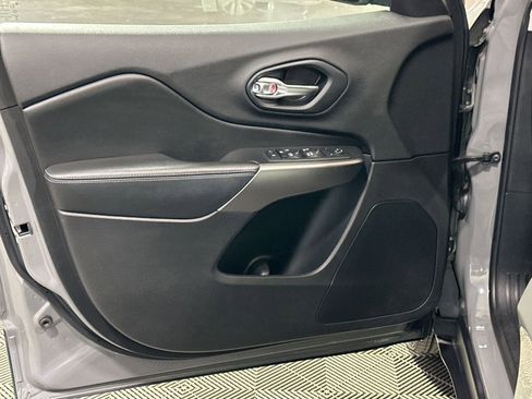 Used 2019 Jeep Cherokee Latitude Plus w/ Comfort/Convenience Group image 15