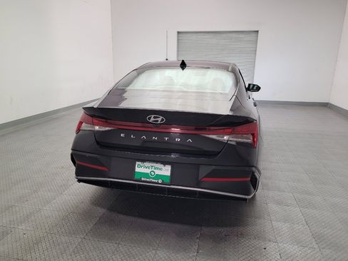 Used 2025 Hyundai Elantra SEL FWD image 7