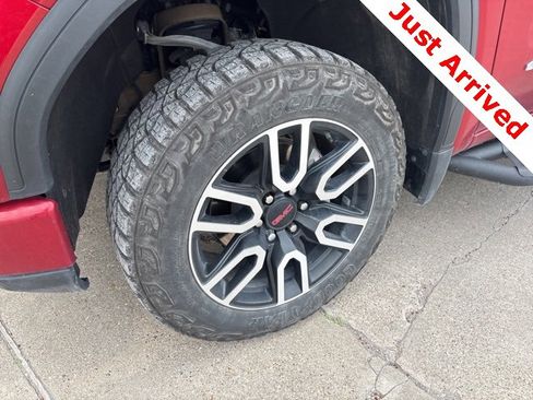 Used 2024 GMC Sierra 1500 AT4 w/ Technology Package image 5
