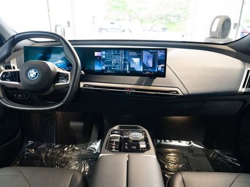 Used 2022 BMW iX xDrive50 w/ Premium Package AWD/4WD image 10