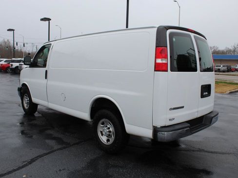 Used 2019 Chevrolet Express 2500 w/ Driver Convenience Package RWD image 7