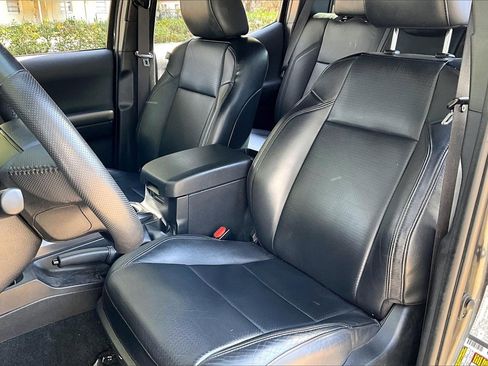 Used 2023 Toyota Tacoma TRD Sport image 18