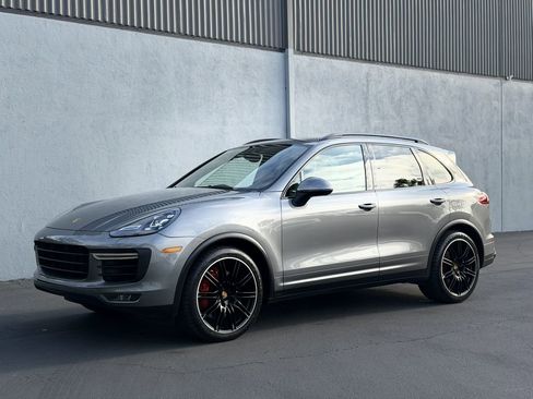 Used 2017 Porsche Cayenne Turbo image 12