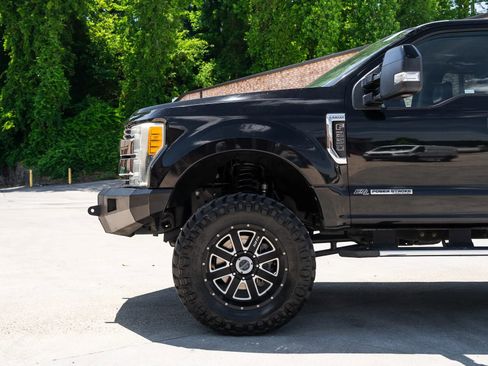 Used 2017 Ford F250 Lariat w/ Lariat Value Package AWD/4WD image 3