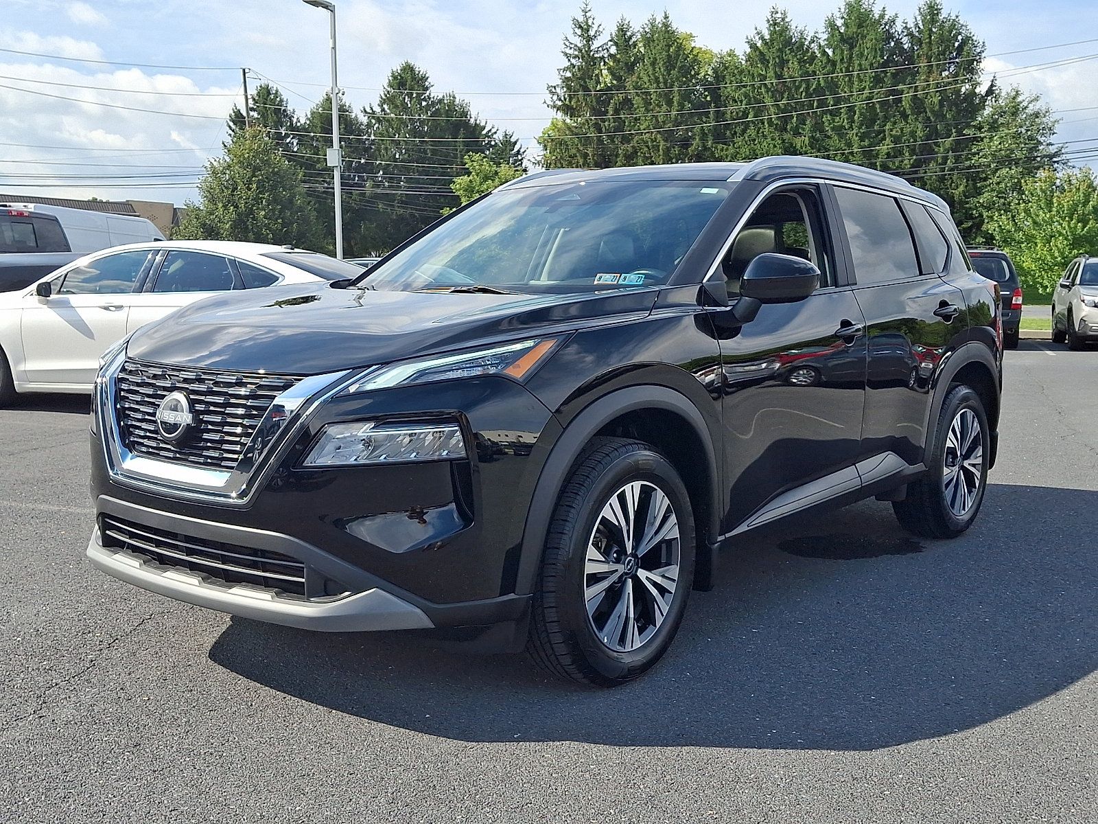 Certified 2023 Nissan Rogue SV w/ SV Premium B Package AWD/4WD image 3