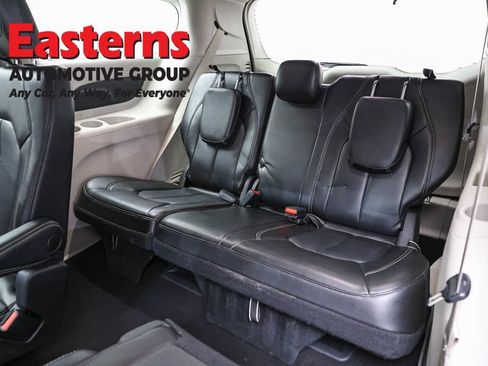 Used 2023 Chrysler Pacifica Touring-L FWD image 26