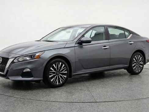 Used 2025 Nissan Altima 2.5 SV image 3